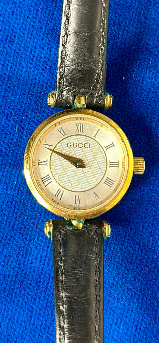 Authentic GUCCI ‘Sherry Line’  GP 2040L Vintage Ladies Watch